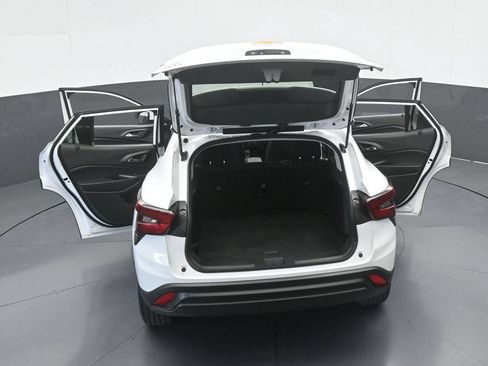 Used 2025 Chevrolet Trax LS w/ LS Convenience Package FWD image 66