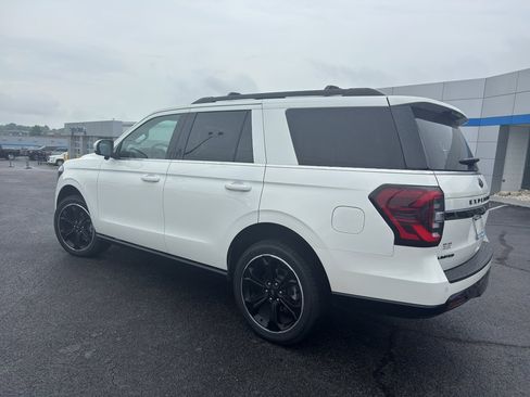 Used 2023 Ford Expedition Limited RWD image 4