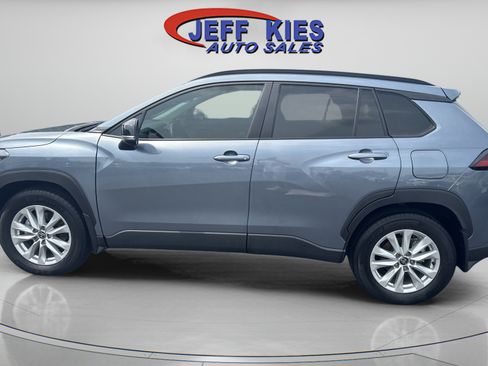 Used 2026 Toyota Corolla Cross LE FWD image 8