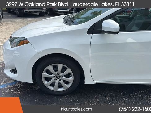 Used 2018 Toyota Corolla LE FWD image 16