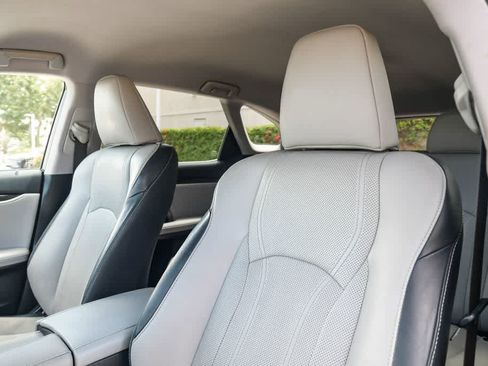 Used 2018 Lexus RX 350L FWD w/ Accessory Package image 17