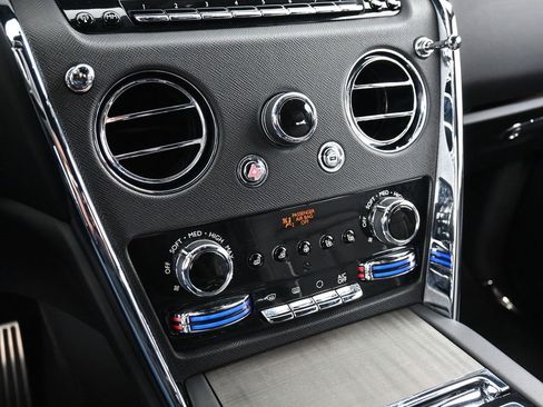 Used 2023 Rolls-Royce Cullinan w/ Technology Package image 23