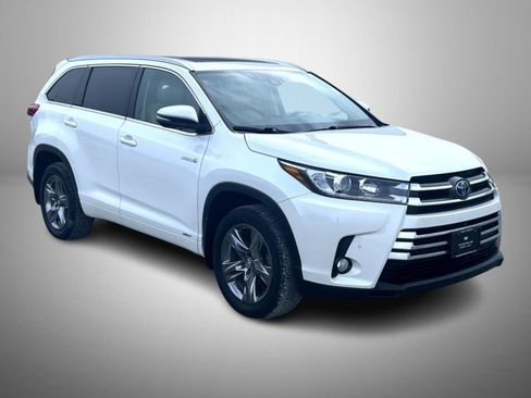 Used 2017 Toyota Highlander Limited Platinum image 3