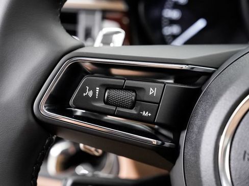 Certified 2026 Porsche Macan AWD/4WD image 14