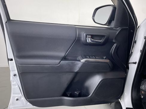 Used 2019 Toyota Tacoma TRD Off-Road image 10