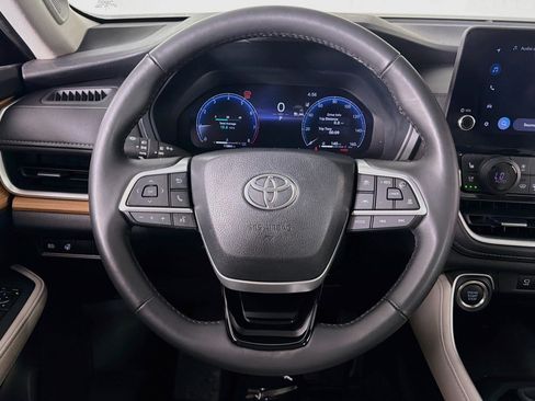 Used 2025 Toyota Grand Highlander AWD image 19
