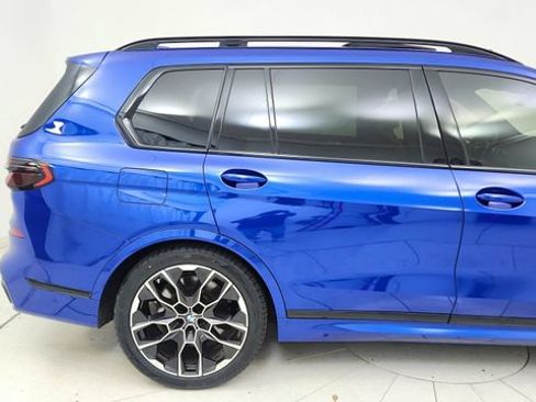 Used 2025 BMW X7 M60i image 7