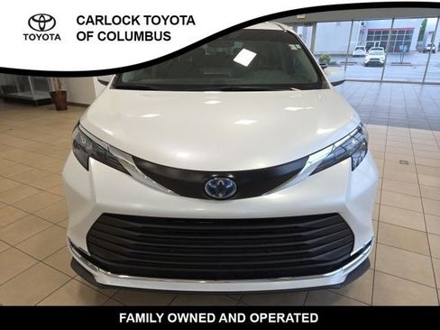 Used 2024 Toyota Sienna XLE FWD image 4