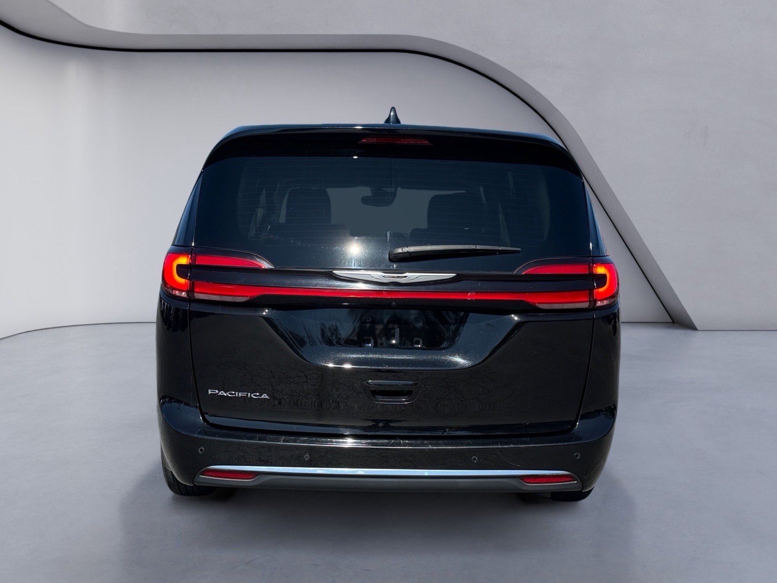 Used 2024 Chrysler Pacifica Touring-L FWD image 4