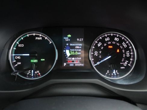 Used 2022 Toyota RAV4 SE image 17