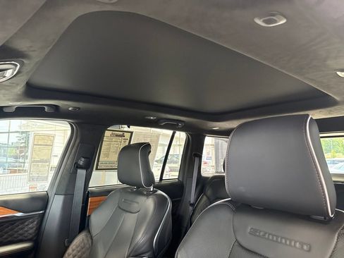 Used 2025 Jeep Grand Cherokee Summit AWD/4WD image 20
