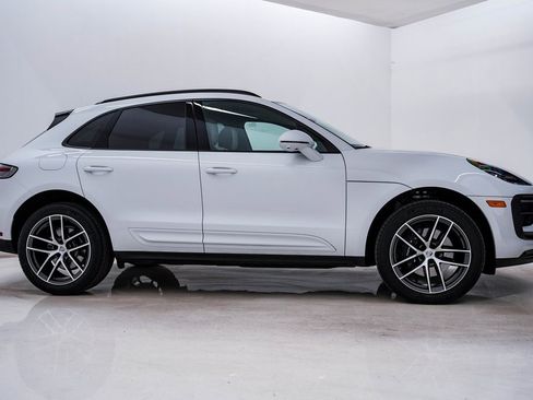 Certified 2025 Porsche Macan image 9
