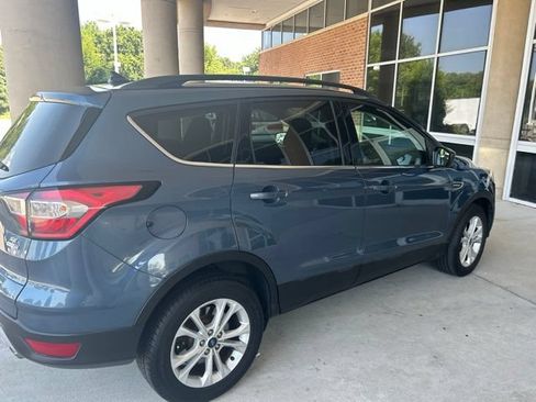 Used 2018 Ford Escape SE w/ SE Sync 3 Package AWD/4WD image 3