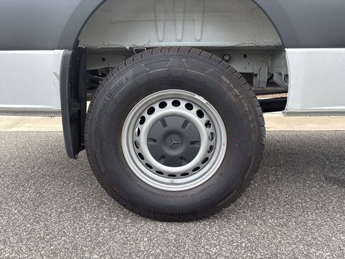 Used 2024 Mercedes-Benz Sprinter 2500 image 10