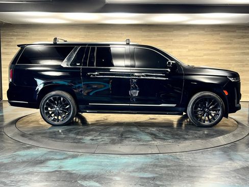Used 2022 Cadillac Escalade ESV Premium Luxury AWD/4WD image 26