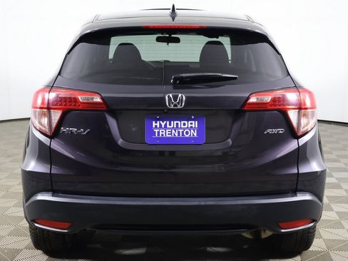 Used 2018 Honda HR-V EX image 11