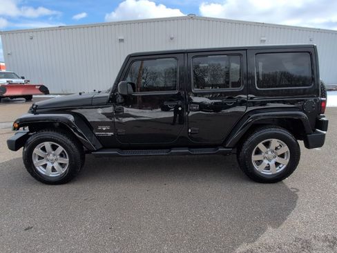 Used 2018 Jeep Wrangler Unlimited Sahara w/ Dual Top Group image 3