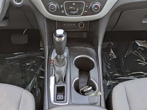 Used 2020 Chevrolet Equinox LS FWD image 19