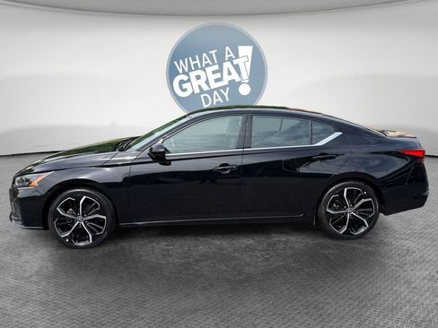 Used 2025 Nissan Altima 2.5 SR FWD image 7