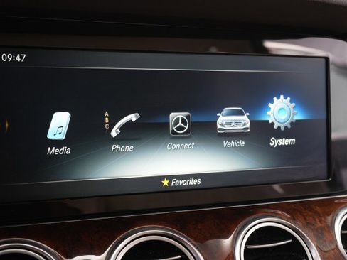 Used 2017 Mercedes-Benz E 300 4MATIC image 46