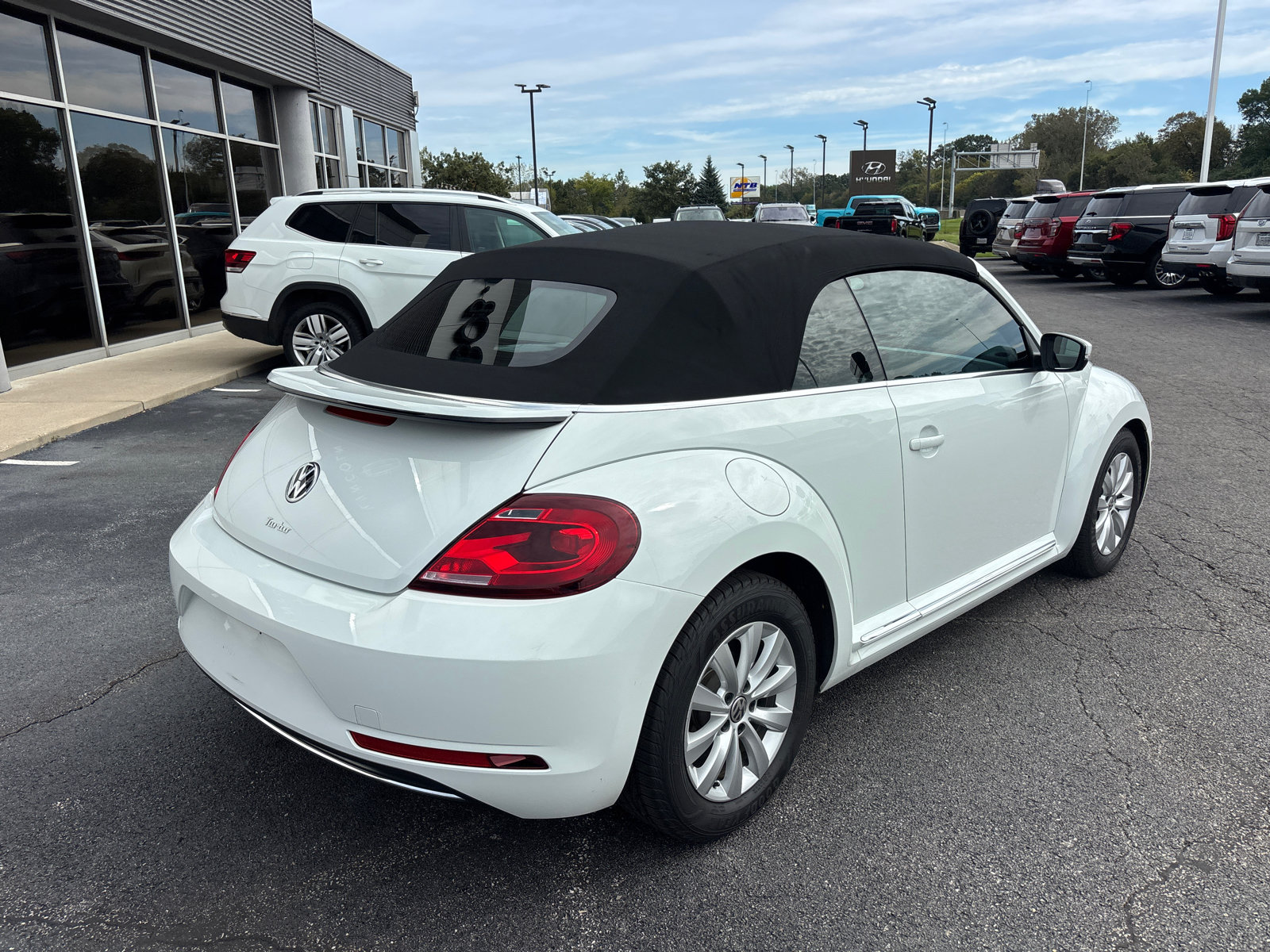 Used 2018 Volkswagen Beetle 2.0T S FWD image 7
