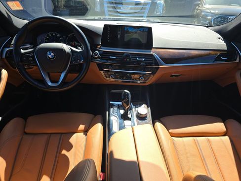 Used 2018 BMW 530e RWD image 18