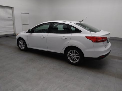 Used 2018 Ford Focus SE FWD image 3