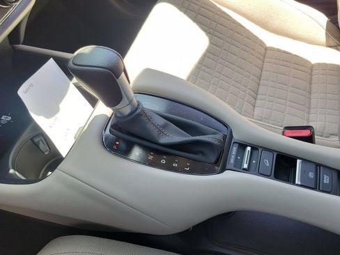 Certified 2027 Honda HR-V LX image 31