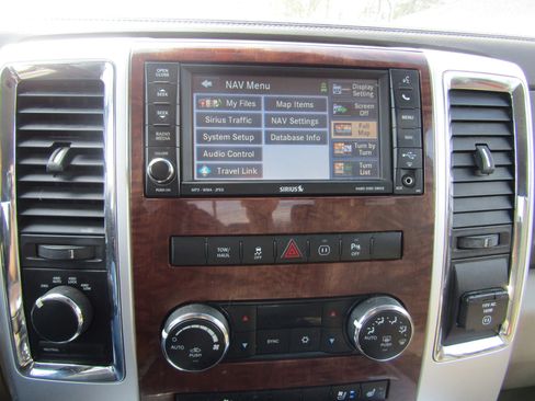 Used 2011 RAM 1500 Laramie image 35