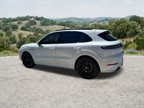 Used 2025 Porsche Cayenne Turbo AWD/4WD image 6