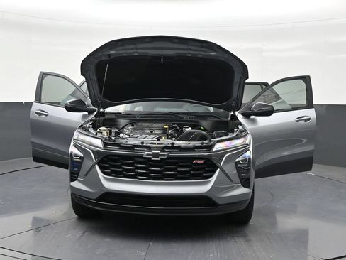 Used 2025 Chevrolet Trax RS FWD image 33