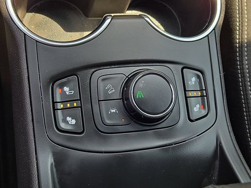 Used 2024 GMC Terrain SLE w/ Driver Convenience Package FWD image 24