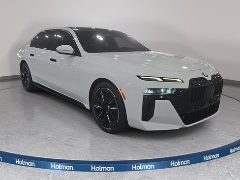 Certified 2023 BMW 760i xDrive AWD/4WD image 3