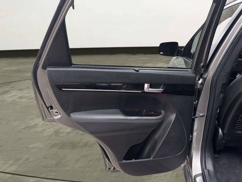 Used 2015 Kia Sorento SX FWD image 16