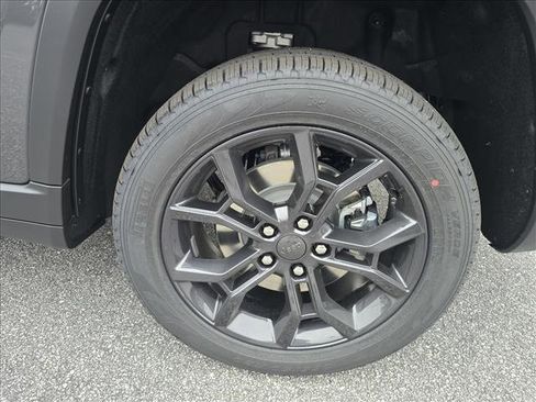 New 2025 Jeep Grand Cherokee L Limited image 8