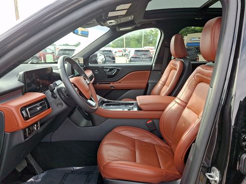 Certified 2025 Lincoln Aviator Reserve w/ Jet Appearance Package RWD image 12