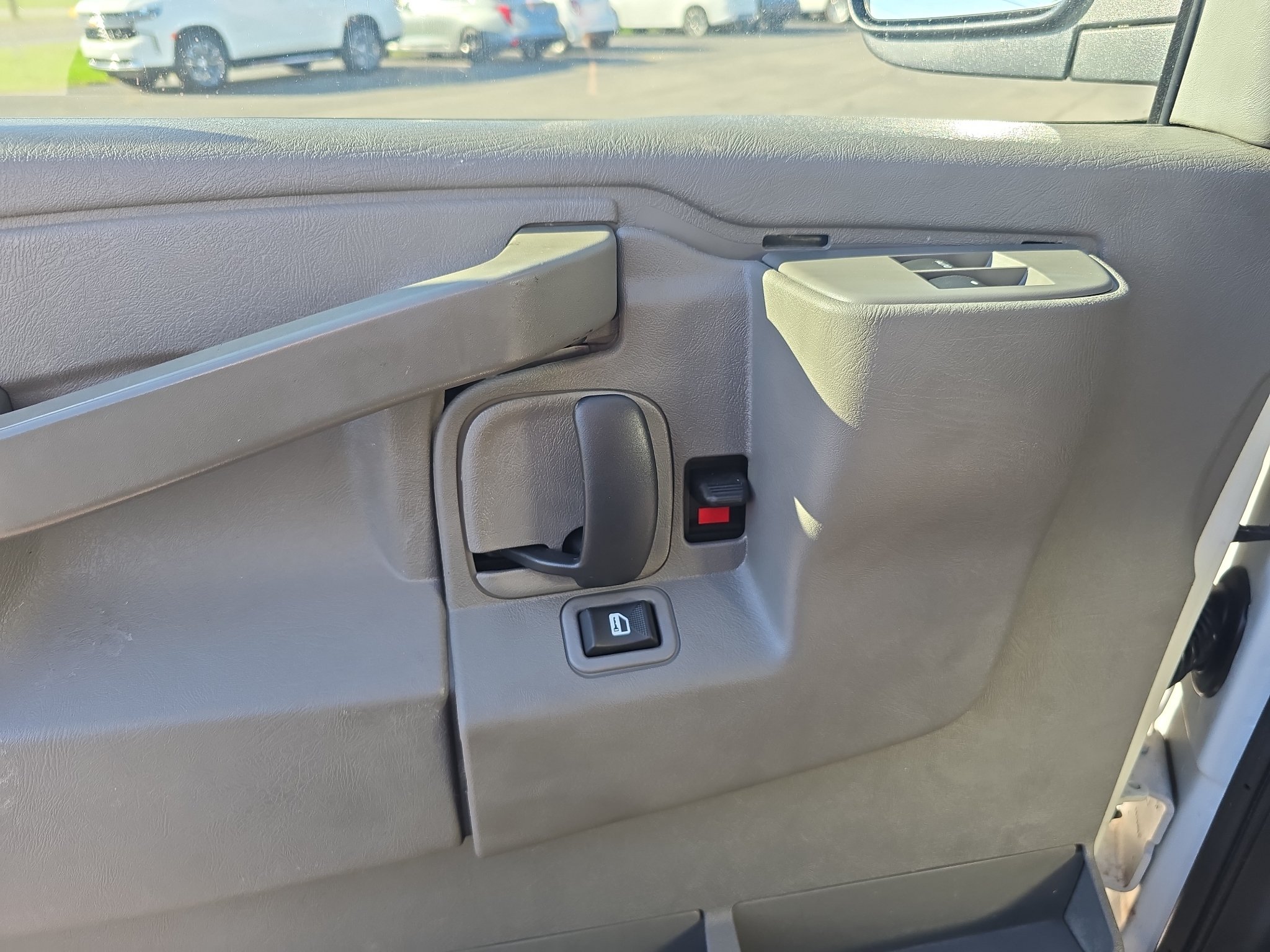 Used 2017 Chevrolet Express 2500 RWD image 19