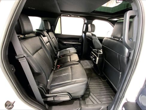 Used 2018 Ford Expedition XLT w/ Equipment Group 202A RWD image 25