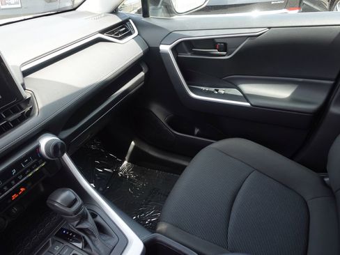 Used 2023 Toyota RAV4 LE FWD image 20