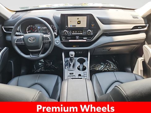 Used 2026 Toyota Highlander XLE AWD/4WD image 16