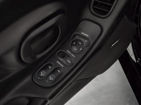 Used 2002 Chevrolet Corvette Z06 RWD image 17