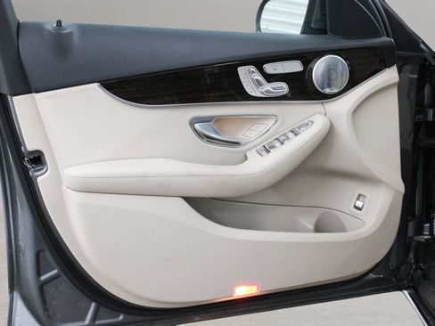 Used 2019 Mercedes-Benz C 300 Sedan image 16