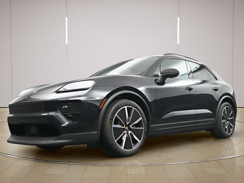 Certified 2025 Porsche Macan 4S Electric AWD/4WD image 29