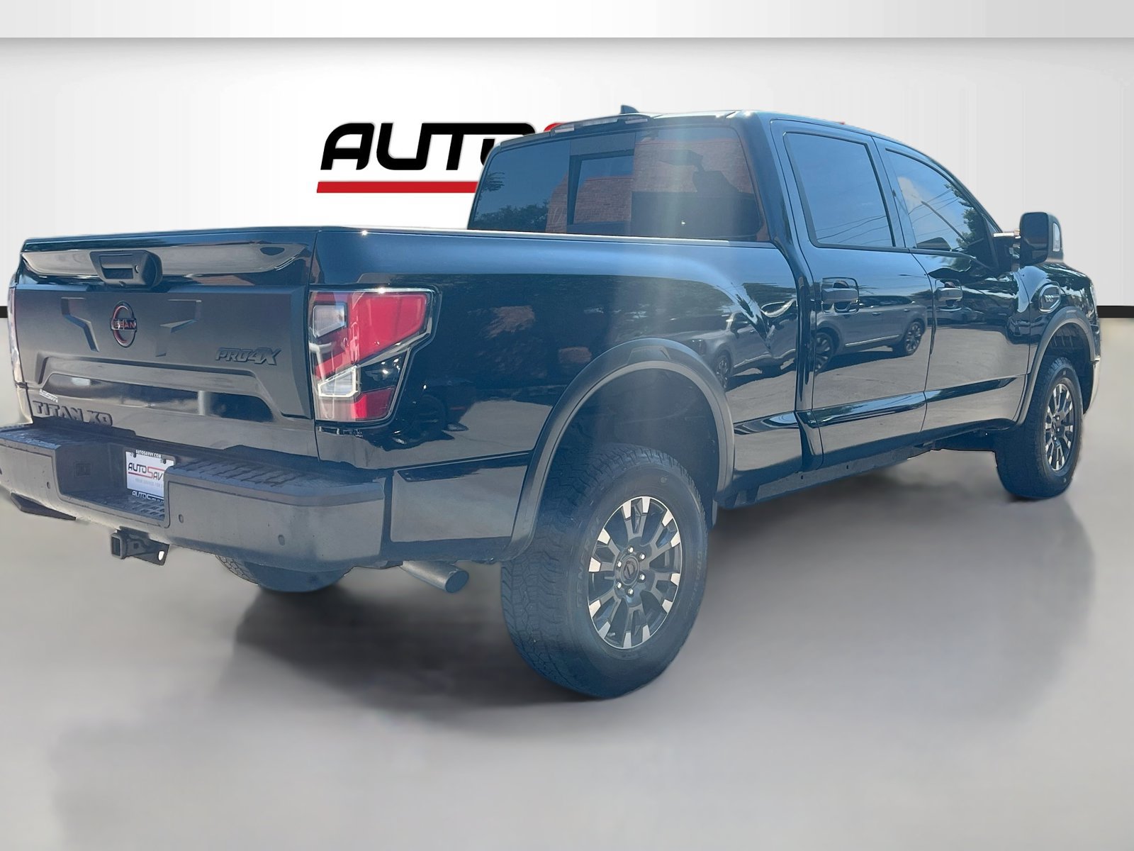 Used 2024 Nissan Titan PRO-4X w/ Pro-4x Convenience Package AWD/4WD image 7