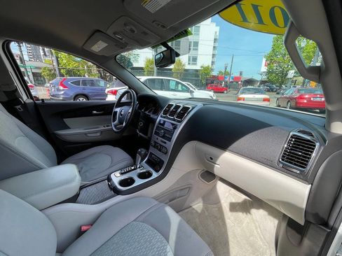 Used 2011 GMC Acadia SLE AWD/4WD image 30