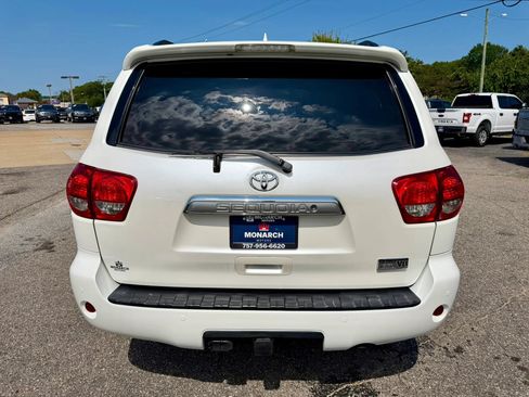 Used 2017 Toyota Sequoia Platinum AWD/4WD image 4