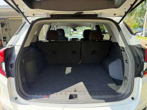 Used 2024 GMC Terrain SLE image 9