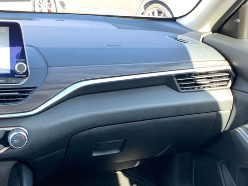 Used 2025 Nissan Altima 2.5 SV image 36