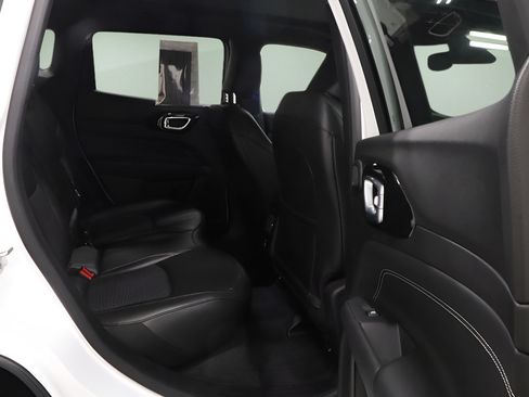 Certified 2023 Jeep Compass Latitude w/ Sun and Sound Group AWD/4WD image 14