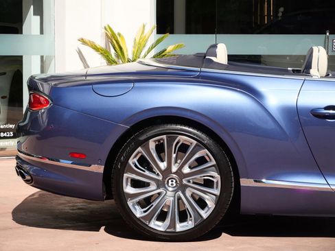 Used 2022 Bentley Continental GT image 10